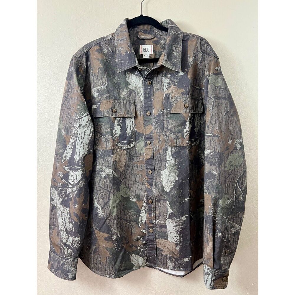 NWT BDG 100% Cotton Utility Work Shirt in Woodland Camo Men's XL / 90s Grunge